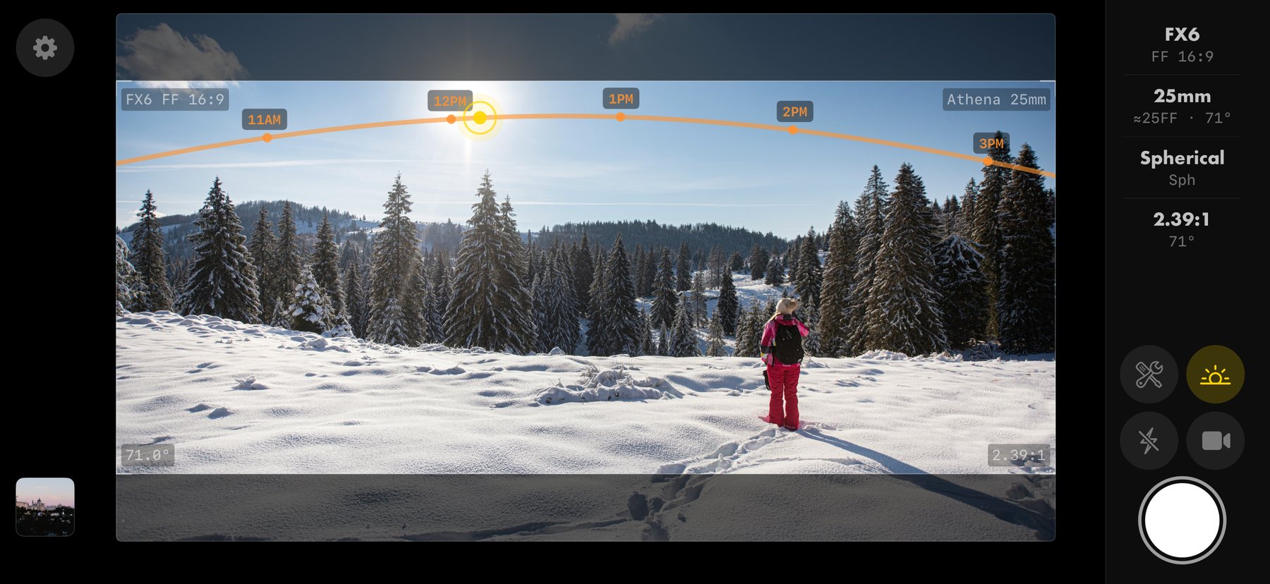 Viewfinder in a snowy pine forest: FX6 FF 16:9 gate, 25mm, spherical, 2.39:1, with the sun's arc drawn across the sky above a skier in red